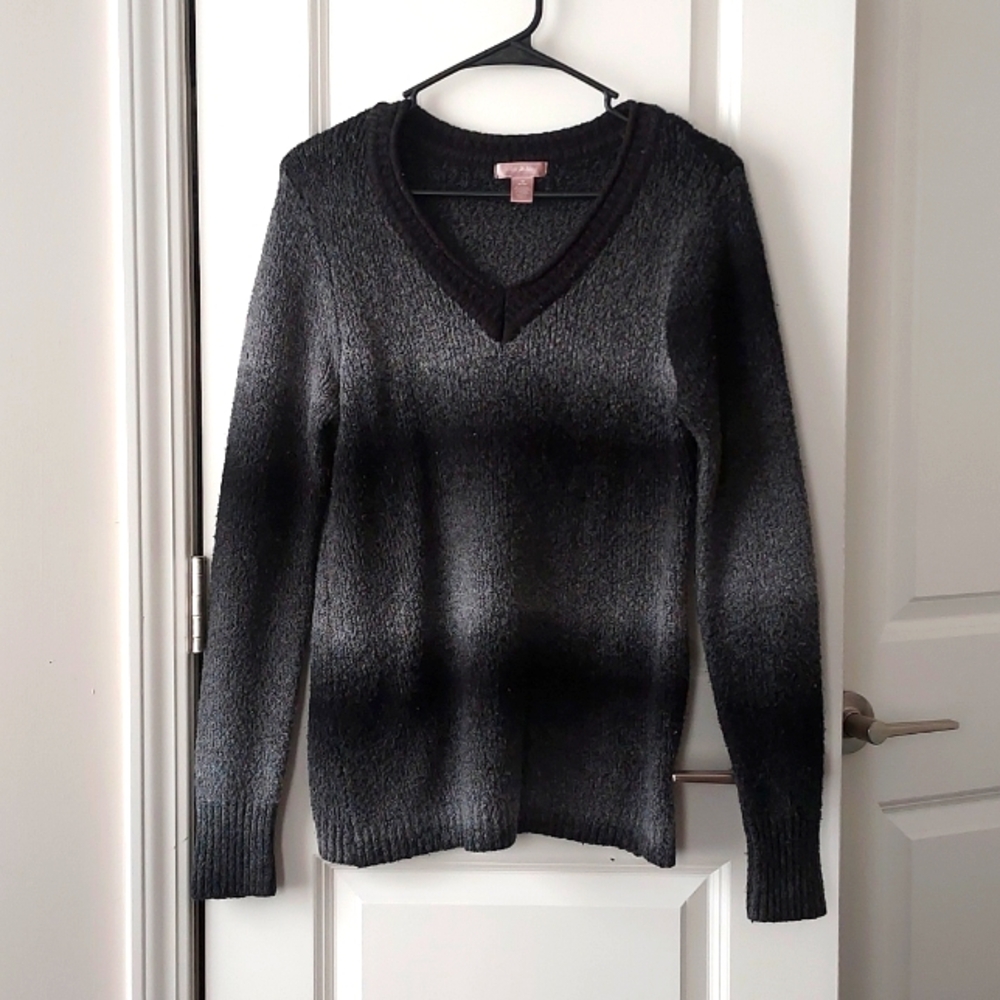 White Stag medium long sleeve black w/white sweater